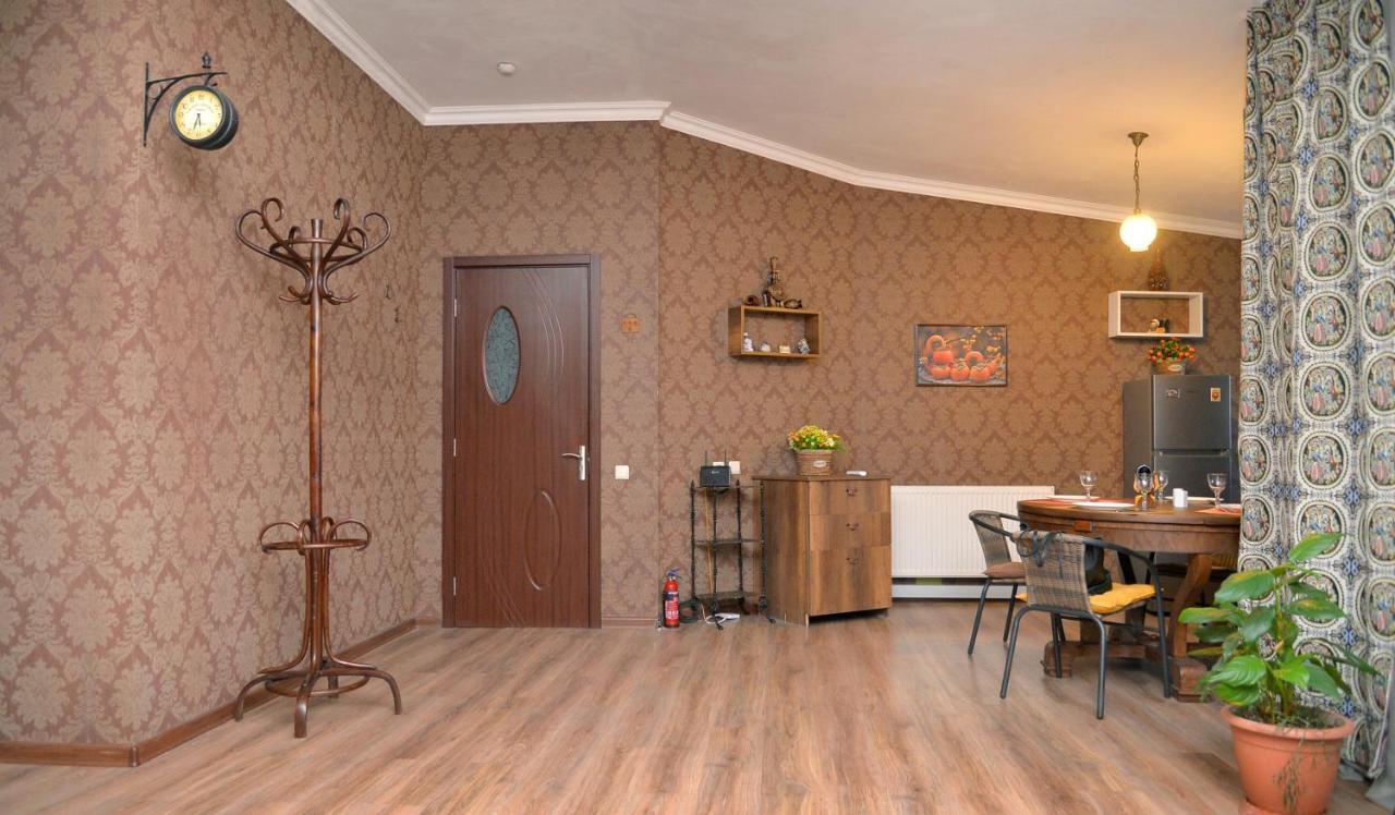 Natia'S Apartment On Dadiani St. Tbilisi Exterior foto